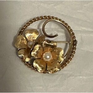 Wells 12k Gold Filled & Pearl Circle Flower pin MCM